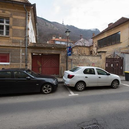 Charming Old Town Flat With Mountain View Appartement Braşov Buitenkant foto