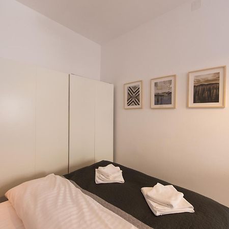Charming Old Town Flat With Mountain View Appartement Braşov Buitenkant foto