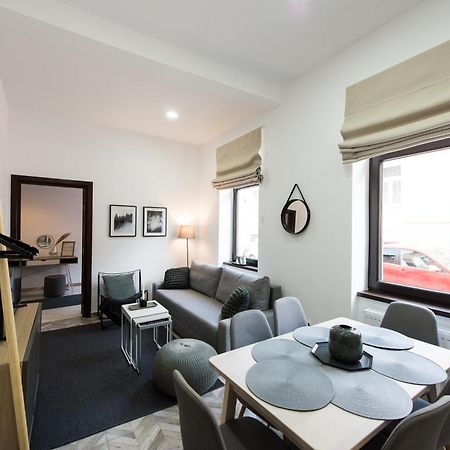 Charming Old Town Flat With Mountain View Appartement Braşov Buitenkant foto