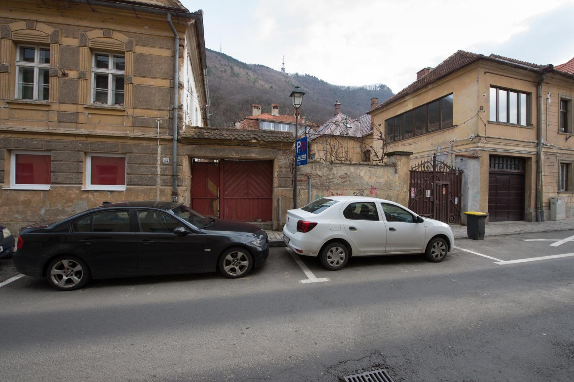 Charming Old Town Flat With Mountain View Appartement Braşov Buitenkant foto
