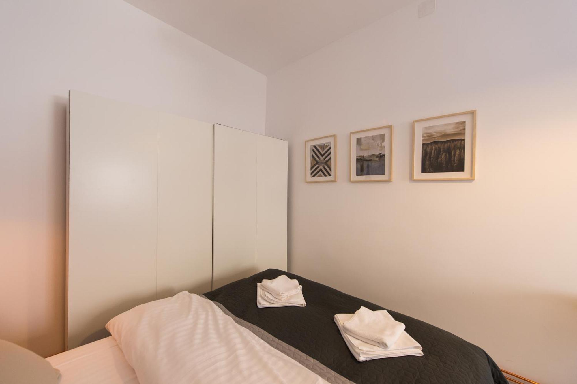 Charming Old Town Flat With Mountain View Appartement Braşov Buitenkant foto