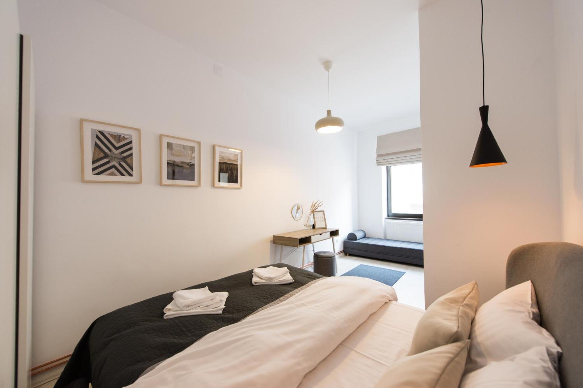 Charming Old Town Flat With Mountain View Appartement Braşov Buitenkant foto