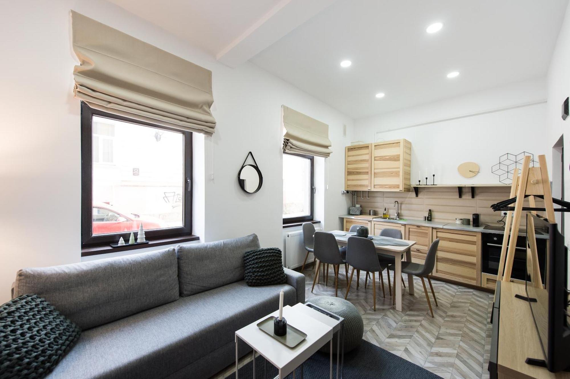 Charming Old Town Flat With Mountain View Appartement Braşov Buitenkant foto