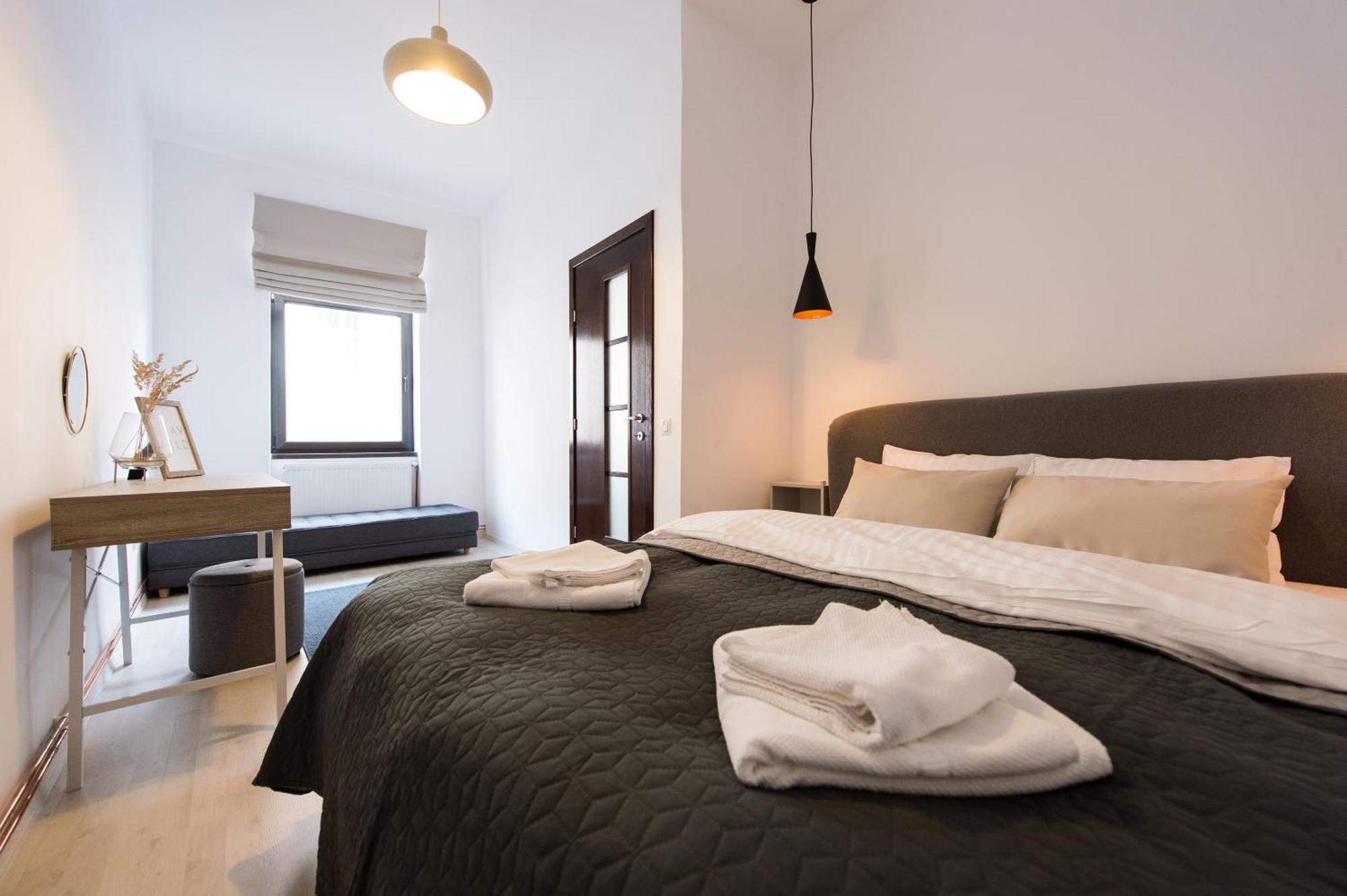 Charming Old Town Flat With Mountain View Appartement Braşov Buitenkant foto