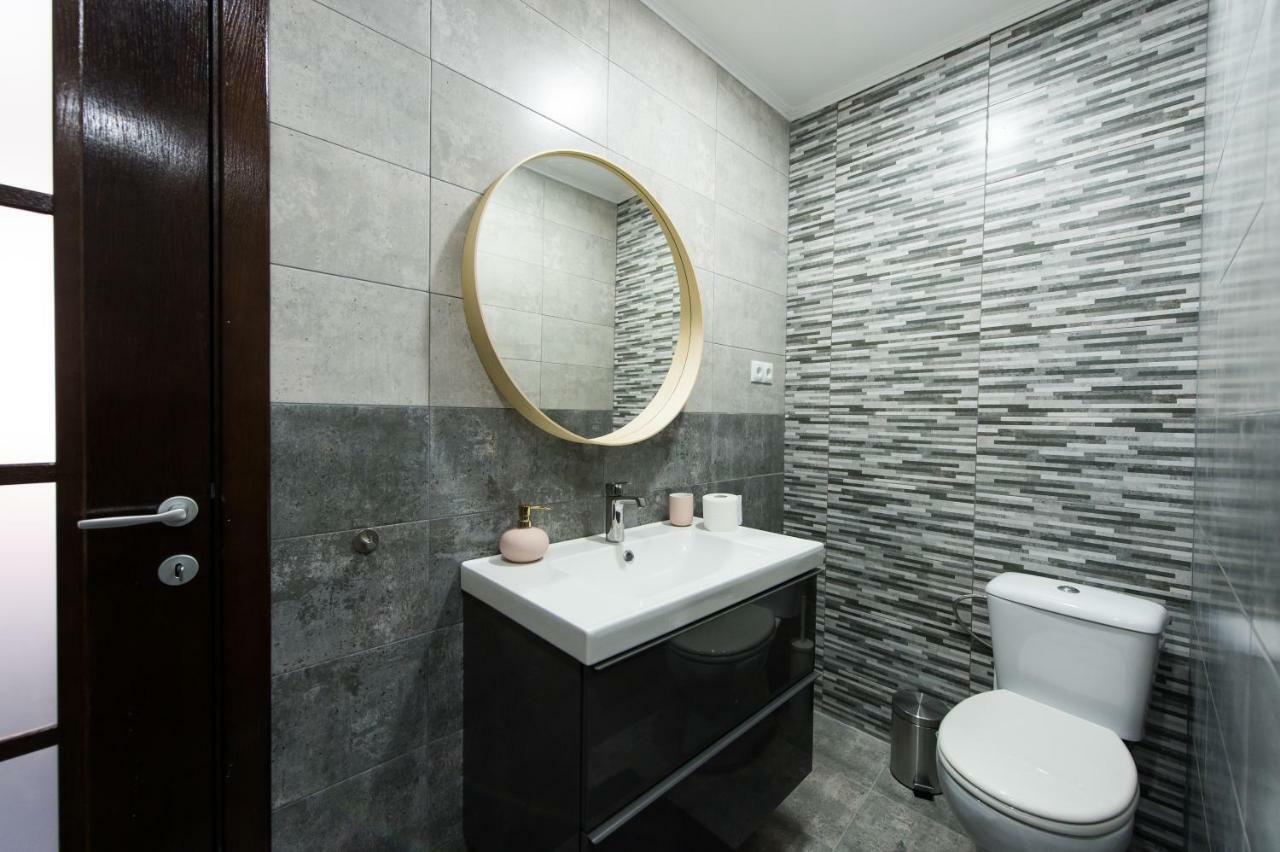 Charming Old Town Flat With Mountain View Appartement Braşov Buitenkant foto